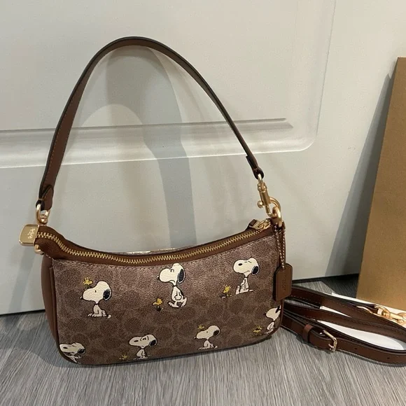 NWT!! Coach X Peanuts Teri Shoulder Bag In Signature Canvas With Snoopy Print - Picture 3 of 9